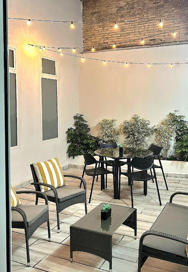شقة New! Renovated, Centrally Located, Private Entrance, Terrace فالنسيا المظهر الخارجي الصورة