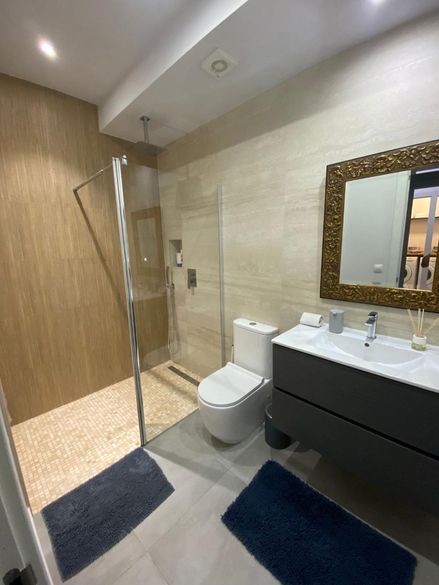 شقة New! Renovated, Centrally Located, Private Entrance, Terrace فالنسيا المظهر الخارجي الصورة